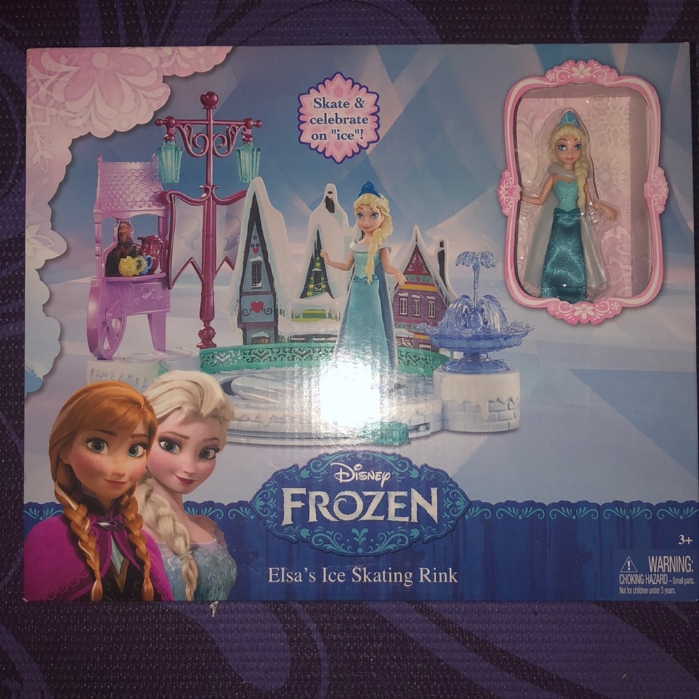 NIB Elsa’s Ice Skating Rink